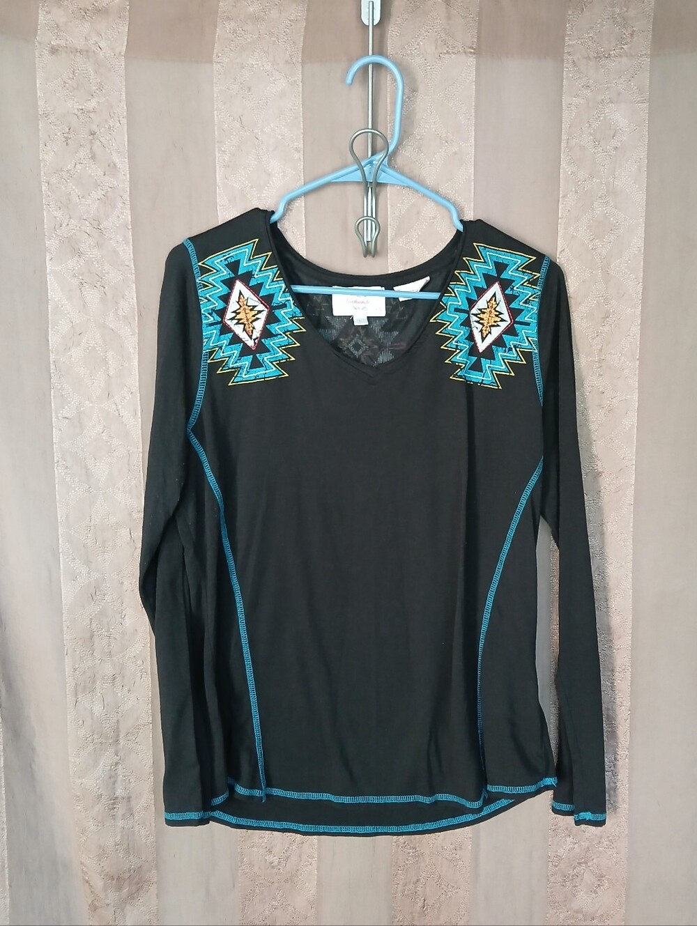 💎 Panhandle Women's Top Black Long-Sleeve Embroidered Shoulder